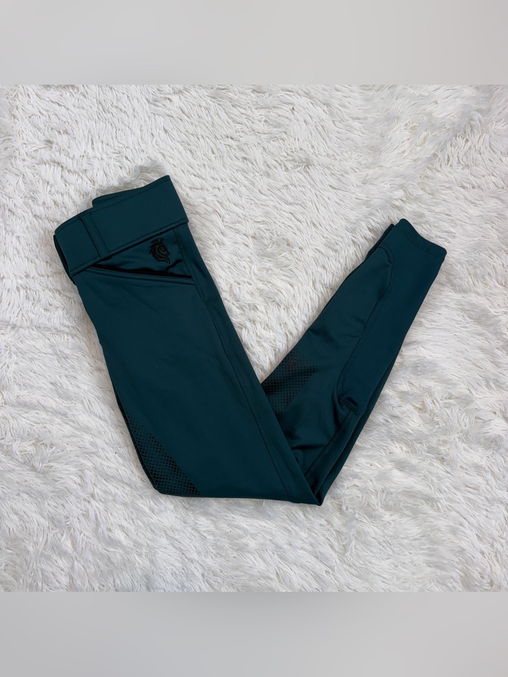 Women’s Size 28R Green Equinavia Full Seat Horseback Riding Breeches. Good Condi